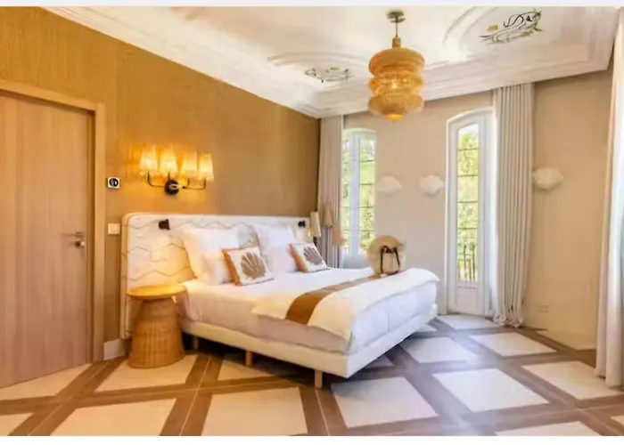 住宿加早餐酒店 Le Clos De La Pinede Et Ses Superbes 300 E Par